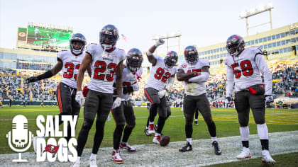 Super Bowl trophy pass from Tom Brady to Cameron Brate wows Bucs