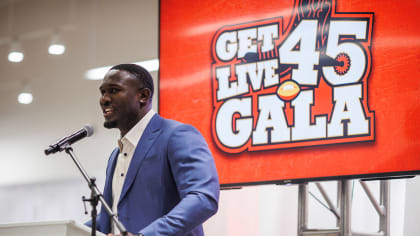 Tampa Bay player Devin White hosts shopping spree for young athletes