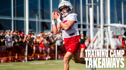 TAMPA, FL - AUG 02: Tampa Bay Buccaneers tight end Kyle Rudolph (8) runs  upfield during the Tampa Bay Buccaneers Training Camp on August 02, 2022 at  the AdventHealth Training Center at