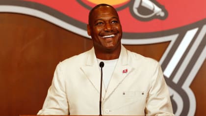 Bucs Great Derrick Brooks Officially Retires From NFL