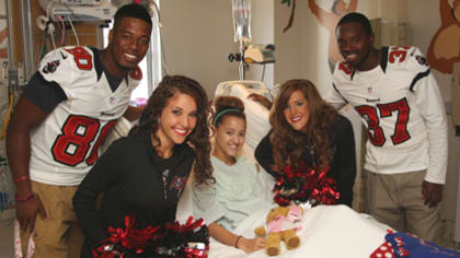 NY Jets Cheerleaders Bring Smile to Young Girl's Face