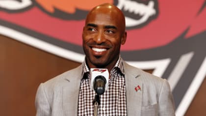 Tampa Bay Buccaneers - How awesome is this pic of Ronde Barber's