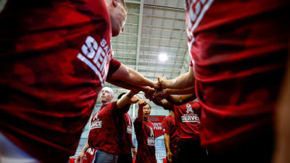 Tampa Bay Buccaneers on X: Support those impacted by Hurricane Ian with  the Buccaneers #FloridaStrong t-shirt. The NFL Foundation will grant funds  to the American Red Cross to aid relief efforts. ♥️: