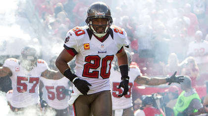 Tampa Bay Buccaneers have new all-time sack leader