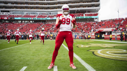 Arizona Cardinals honor COVID-19 victims with tribute at stadium