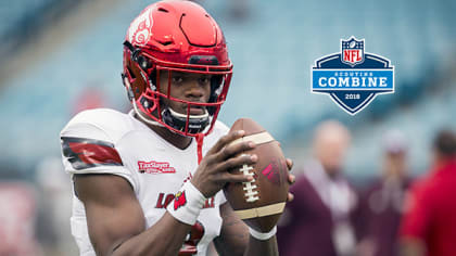 Lamar Jackson Handed Out Extra Jerseys for Jets Players Postgame