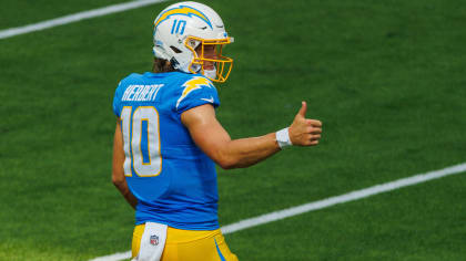 Justin Herbert plays through pain to keep Chargers in game, earns praise  from NFL world