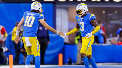 Los Angeles Chargers offensive tackle Rashawn Slater (70) gets set