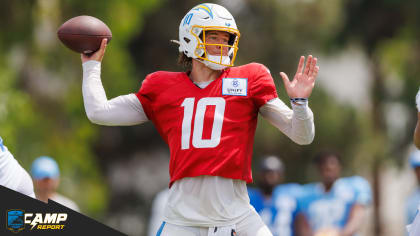 Photo: Los Angeles Chargers Justin Herbert (L) and Joshua Palmer smile at  SoFi - LAP20211212810 