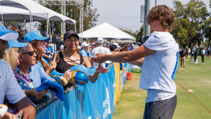 Chargers' debut shows off StubHub Center, but fan turnout still mixed –  Orange County Register