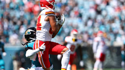 Kansas City Chiefs quarterback Patrick Mahomes delivers perfect sideline  pass wide receiver Justin Watson for 37 yards