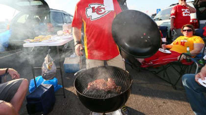 Kansas City Chiefs Arrowhead Stadium tailgating: How to best experience the  barbecue haze - Arrowhead Pride