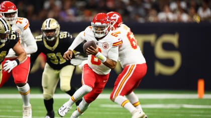 Kansas City Chiefs quarterback Chris Oladokun enters video-game mode for  28-yard completion to wide receiver Ty Fryfogle