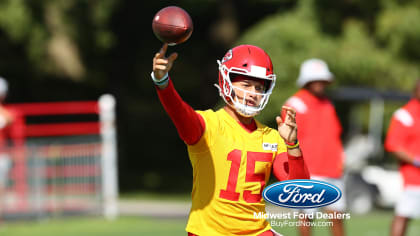 Kansas City Chiefs tight end Noah Gray catches a ball during NFL football  training camp Friday, Aug. 4, 2023, in St. Joseph, Mo. (AP Photo/Charlie  Riedel Stock Photo - Alamy