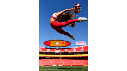 VIDEO: Meet the Packers cheerleader who is a Bears fan