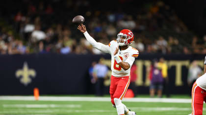 Kansas City Chiefs quarterback Chris Oladokun enters video-game mode for  28-yard completion to wide receiver Ty Fryfogle