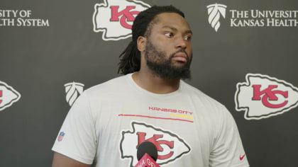 Kansas City, Missouri, USA. 01st Nov, 2020. Kansas City Chiefs defensive  tackle Derrick Nnadi (91) and Kansas City Chiefs defensive end Michael  Danna (51) wait for play to resume during the NFL