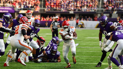 Kansas City Chiefs running back Isiah Pacheco shows off power, footwork on  11-yard spinning gain