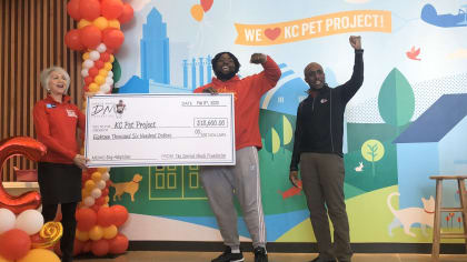 Chiefs' DT Derrick Nnadi is Making a Difference One Dog at a Time