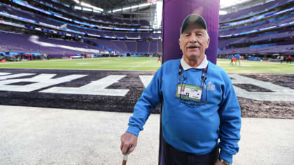 Legendary Groundskeeper George Toma Returns to Arrowhead to Paint the End  Zones Gold