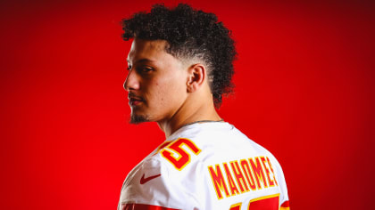 NFL roundup: Patrick Mahomes throws for 424 yards and 4 TDs, Kelce has big  day as Chiefs beat Chargers 31-17 - The Press Democrat