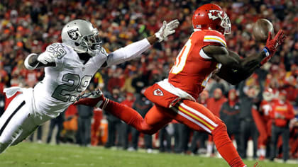 De'Anthony Thomas Speeds Around the Edge for a Touchdown