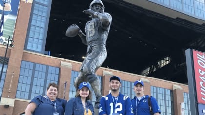 Indianapolis, Indiana, USA. 25th Nov, 2018. A general view of Peyton  Manning statue outside of Lucas Oil Stadium prior to NFL football game  action between the Miami Dolphins and the Indianapolis Colts