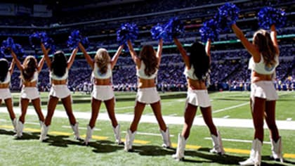 Vikings mascot dance off with cheerleaders