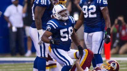 242 Indianapolis Colts Gary Brackett Photos & High Res Pictures - Getty  Images