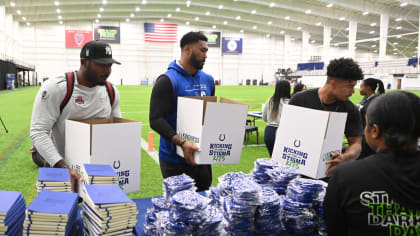 The @colts and @chicagobears join together to kick the stigma around mental  health. #KickingTheStigma