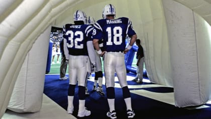 Peyton Manning, Edgerrin James receive Hall of Fame rings at Colts