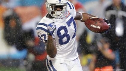 Colts' Reggie Wayne inducted into team's ring of honor at Lucas Oil