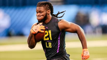 Dallas Cowboys linebacker Malik Jefferson takes part in a drill during NFL  football training camp, Wednesday, July 27, 2022, in Oxnard, Calif. (AP  Photo/Gus Ruelas Stock Photo - Alamy