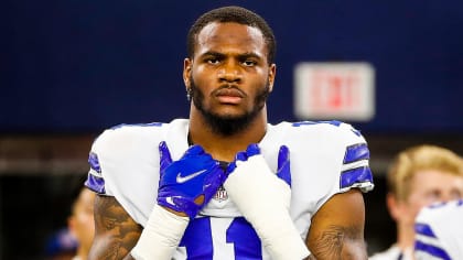 Dallas Cowboys running back Ezekiel Elliott (21) gestures first down after  carrying the ball against the Tampa Bay Buccaneers during an NFL football  game, Sunday, Dec. 18, 2016, in Arlington, Texas. (AP