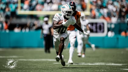 Dolphins' Tyreek Hill breaks away for 54-yard touchdown, celebrates in  stands with fans