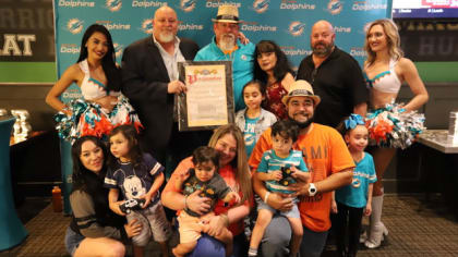 Miami Dolphins Super Fan 'Dolfan Maniac' Inducted Into Inaugural Ford 'Hall  Of Fans' - CBS Miami