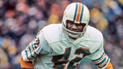 Ghosts of the Orange Bowl - Miami Dolphins receiver Howard Twilley watches  from the sidelines. An All American at the University of Tulsa, Twilley  finished 2nd in the 1965 Heisman Trophy voting