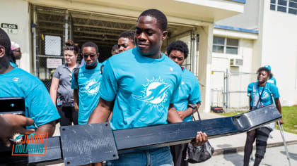 Miami Dolphins Donate Equipment and Meals to 1,000 High School and Youth  Football Players - High School Football America