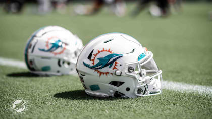 Miami Gardens, Florida, USA. 1st Dec, 2019. Miami Dolphins defensive back  Nik Needham (40) celebrates to the crowd during the fourth quarter of an  NFL football game against the Philadelphia Eagles at