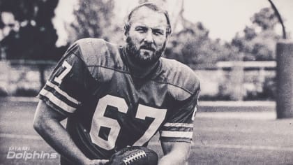 Bob Kuechenberg dies: 1972 Dolphins offensive lineman passes at 71 - Sports  Illustrated