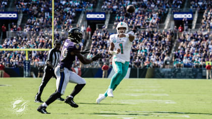 Baltimore, USA. 18th Sep, 2022. Miami Dolphins wide receiver Jaylen Waddle  (17) scores a touchdown over Baltimore Ravens cornerback Jalyn Armour-Davis  (5) on a 7-yard reception late in the fourth quarter at