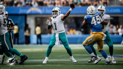 Miami Dolphins tight end Durham Smythe (81) congratulates running