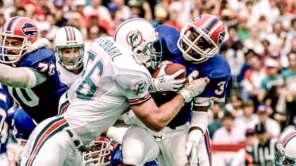 Miami Dolphins running back Ronnie Brown runs the wildcat offense against  the New York Jets at Landshark stadium in Miami on October 12, 2009. The  Dolphins defeated the Jets 31-27. UPI/Michael Bush