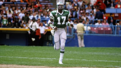 Roman Gabriel of the Philadelphia Eagles warms up prior to the