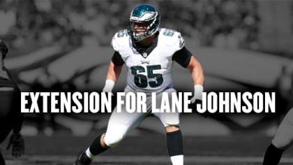 Eagles sign Lane Johnson to new contract