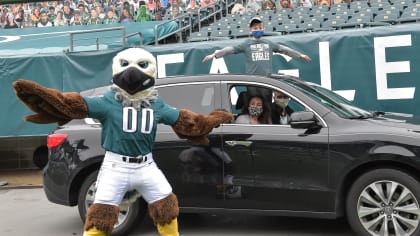 DVIDS - Images - Philadelphia Eagles mascot Swoop visits Center City  Community Vaccination Center