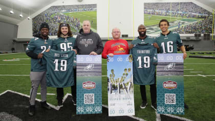 DVIDS - Images - Philadelphia Eagles mascot Swoop visits Center City  Community Vaccination Center