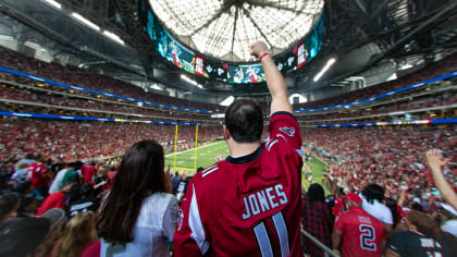 Atlanta Falcons running back Todd Gurley (21) runs against the Chicago  Bears during the second half of an NFL football game, Sunday, Sept. 27,  2020, in Atlanta. (AP Photo/Brynn Anderson Stock Photo - Alamy