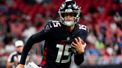 Atlanta Falcons quarterback Feleipe Franks (15) warms up prior to an NFL  football game against the Carolina Panthers, Sunday, Dec. 12, 2021, in  Charlotte, N.C. (AP Photo/Brian Westerholt Stock Photo - Alamy