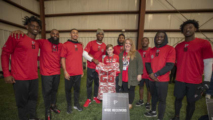 Falcons players and Legends visit Georgia National Guard